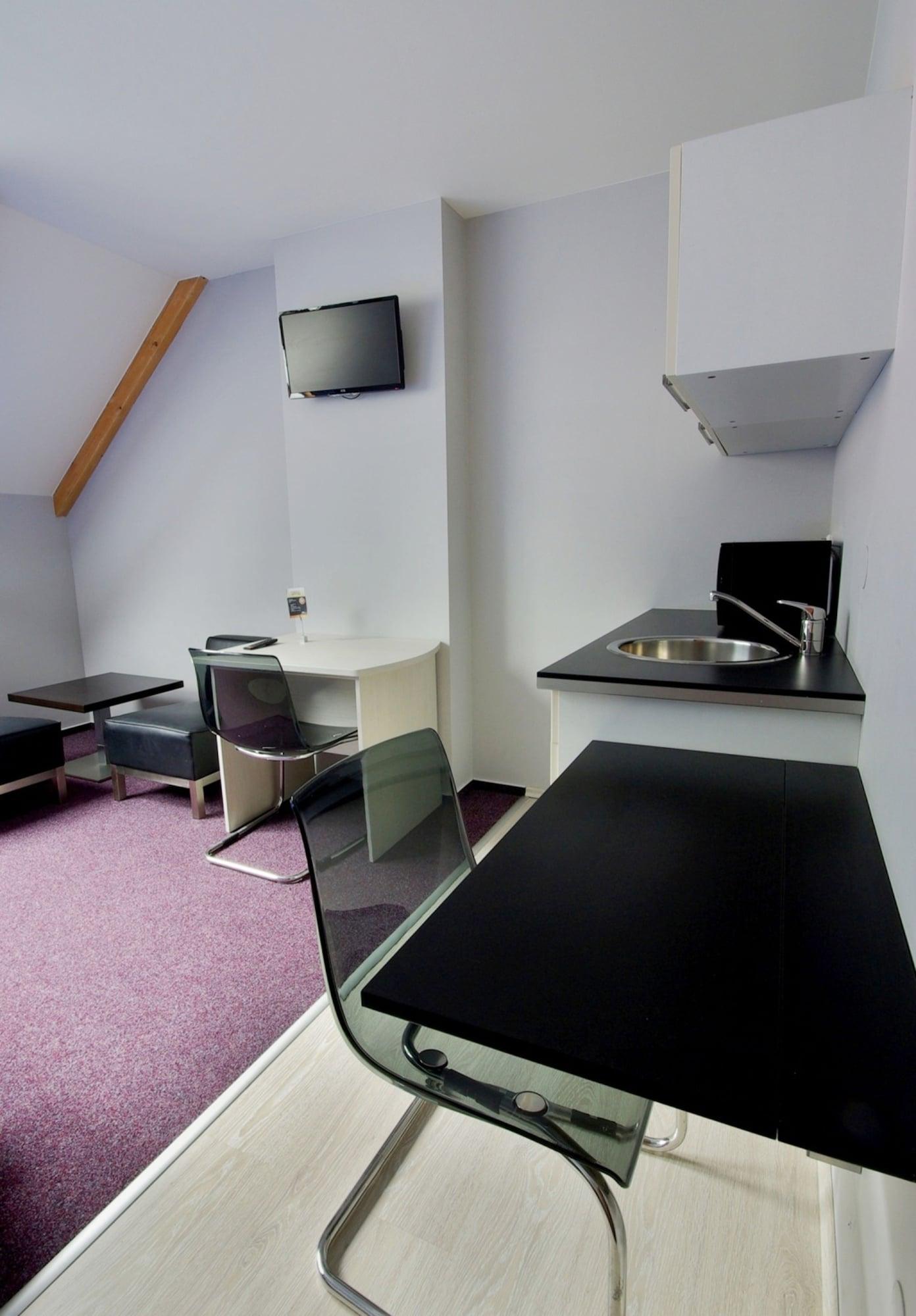 Adeba Hotel Praha Bagian luar foto