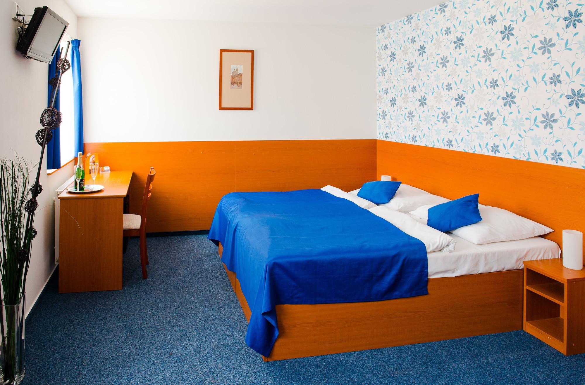 Adeba Hotel Praha Bagian luar foto