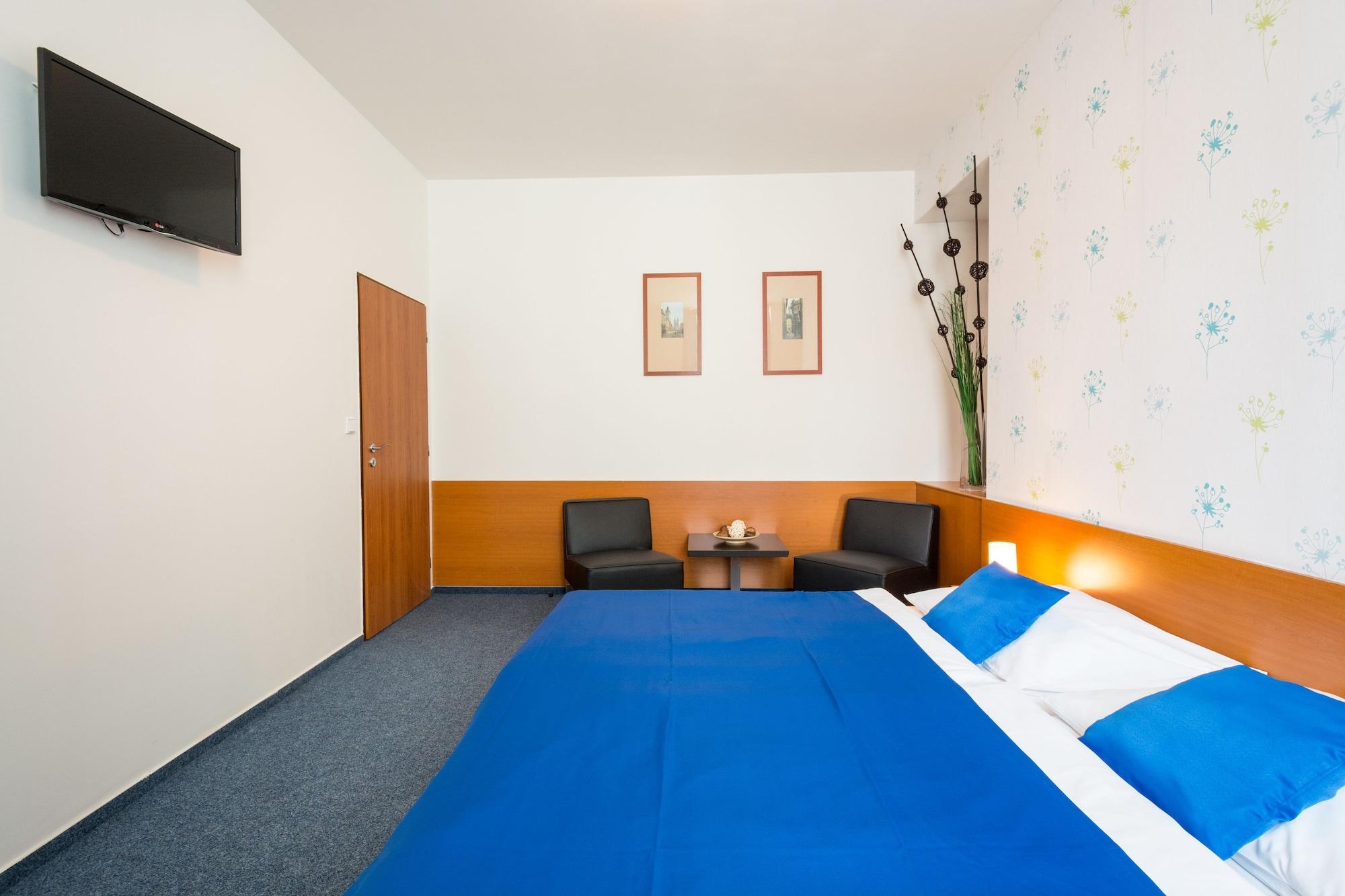 Adeba Hotel Praha Bagian luar foto