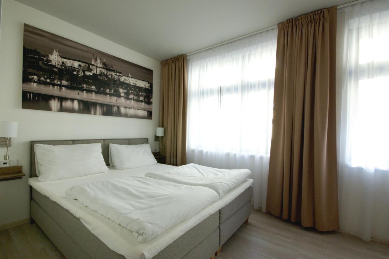 Adeba Hotel Praha Bagian luar foto
