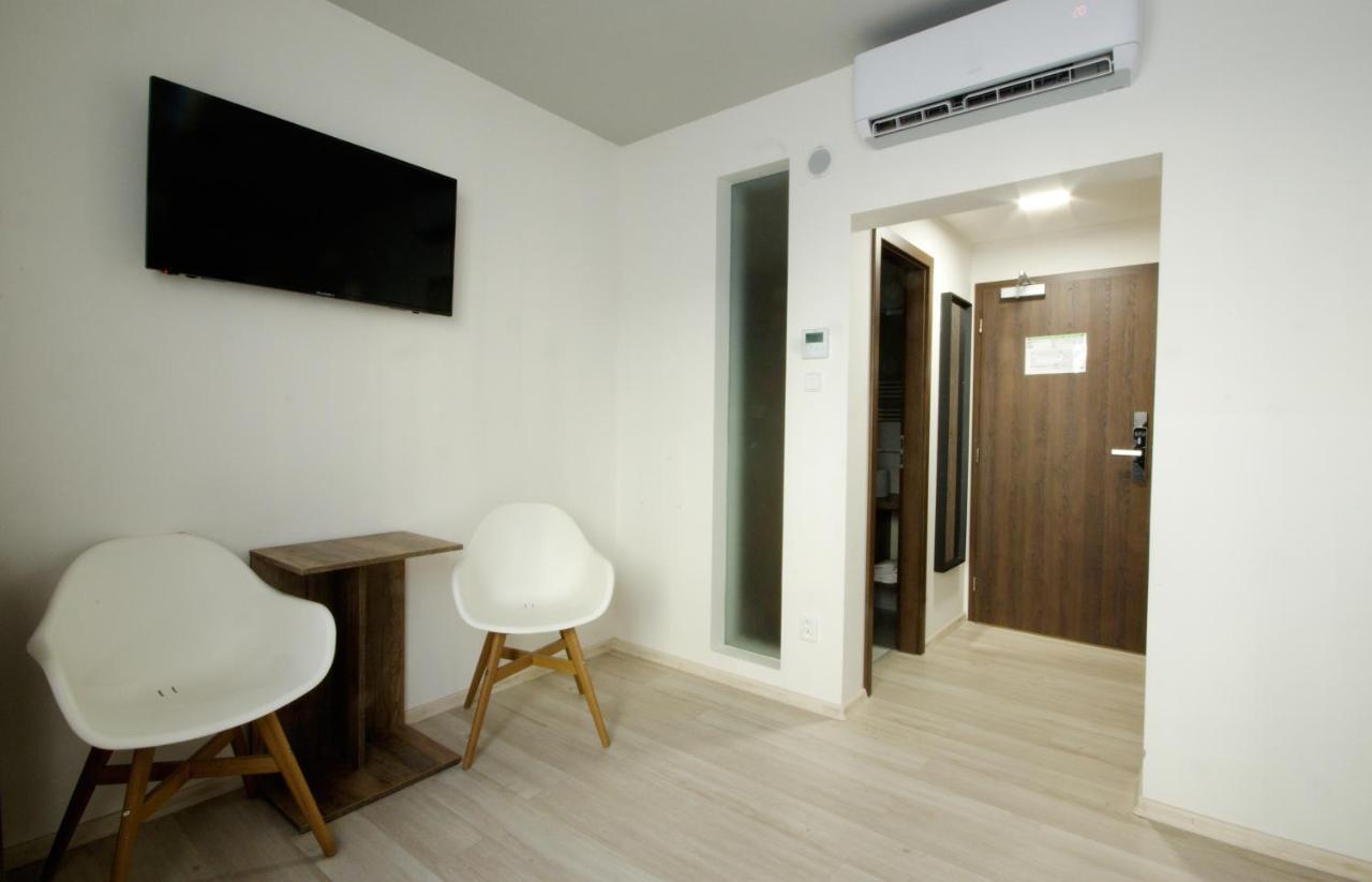 Adeba Hotel Praha Bagian luar foto