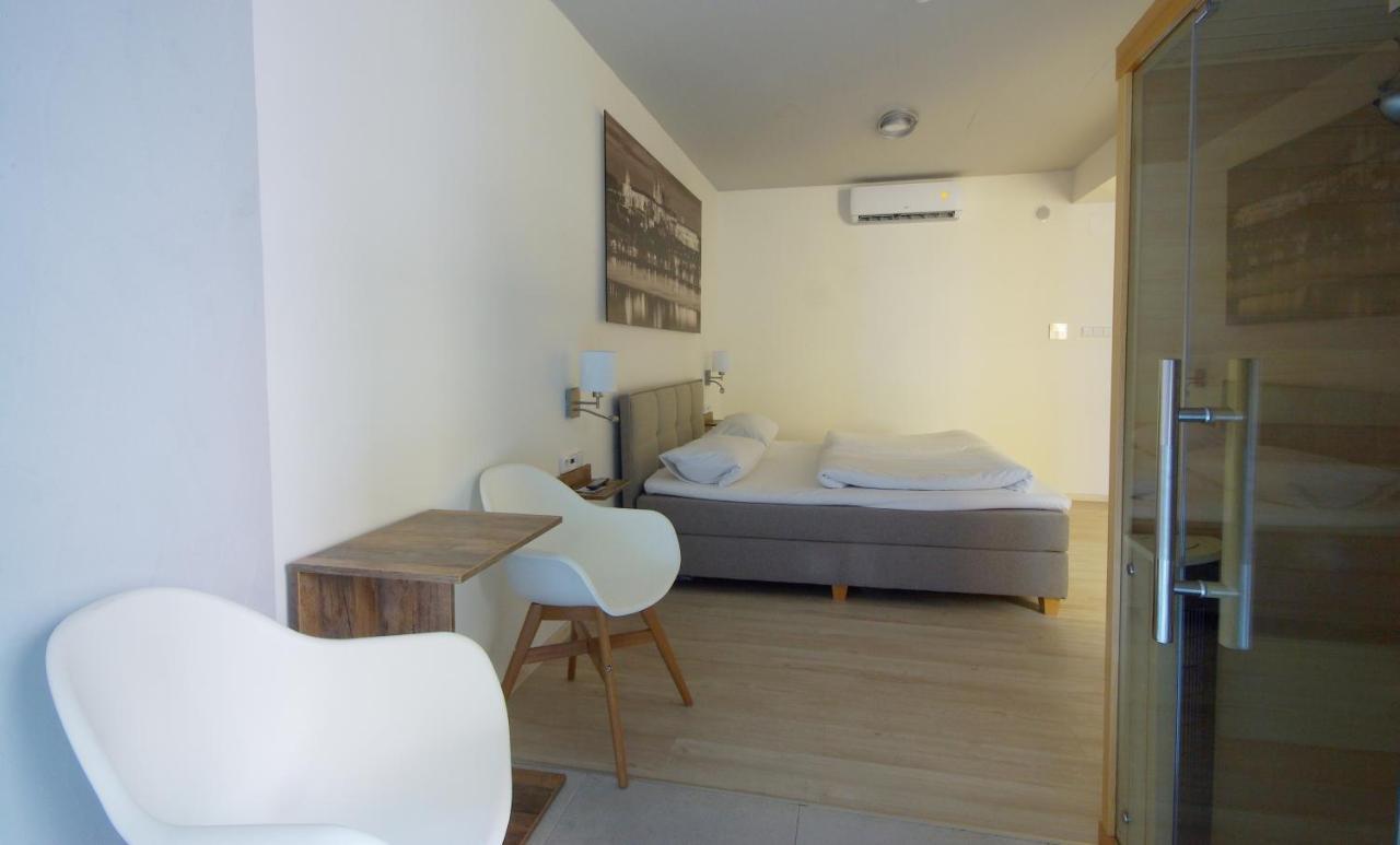 Adeba Hotel Praha Bagian luar foto