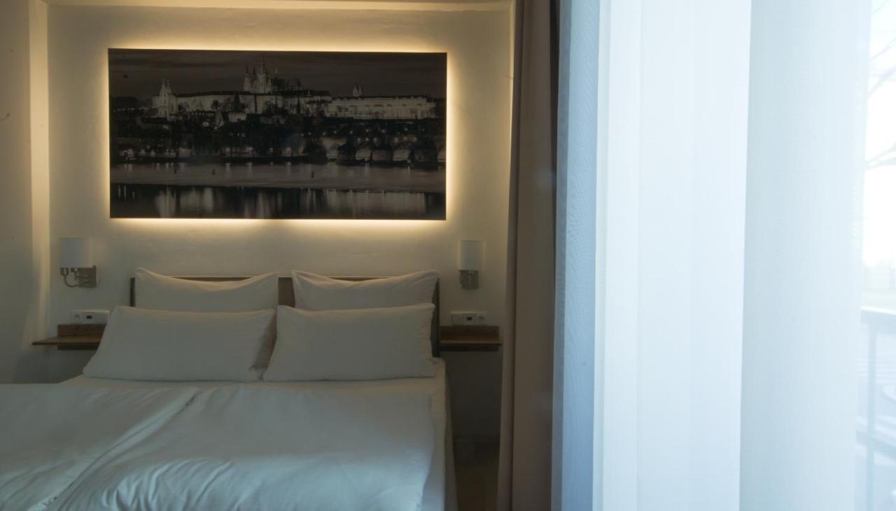Adeba Hotel Praha Bagian luar foto