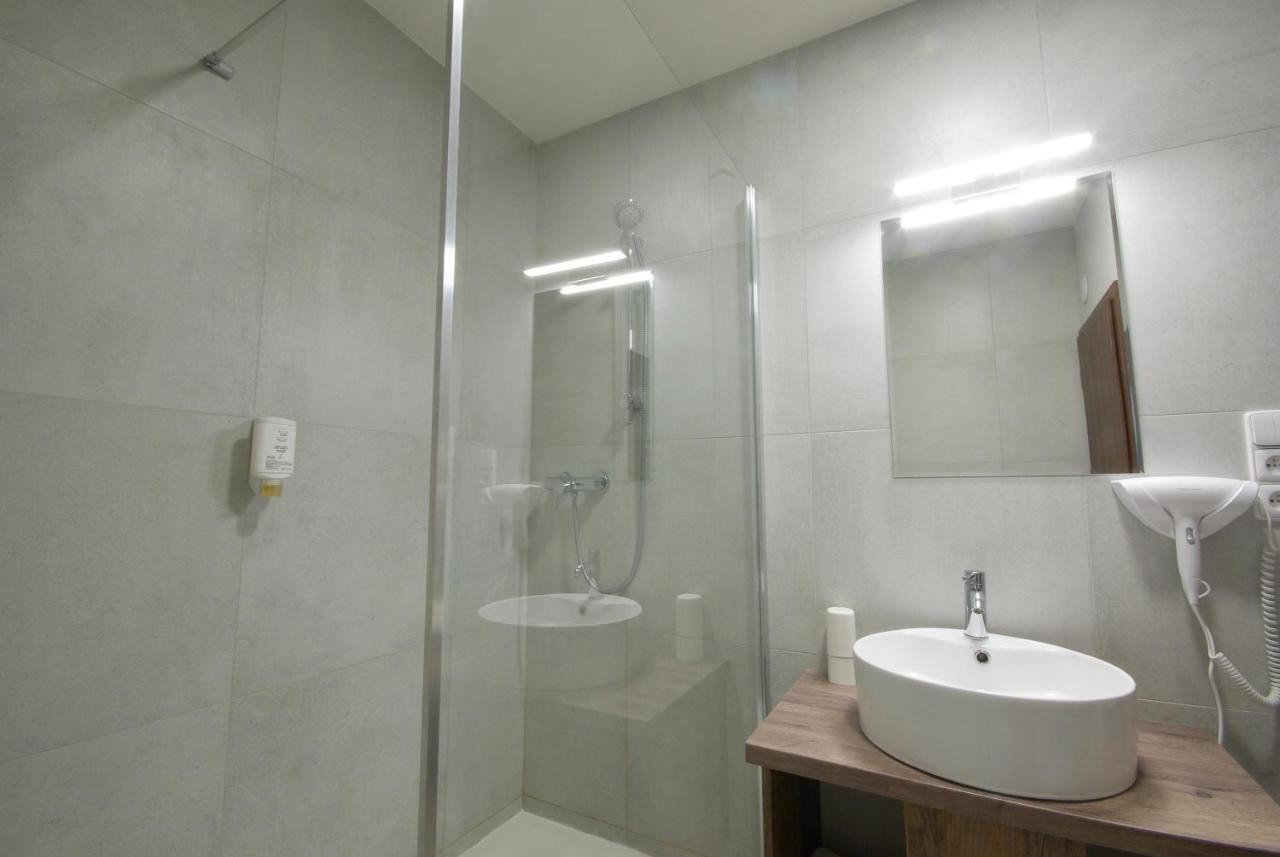 Adeba Hotel Praha Bagian luar foto