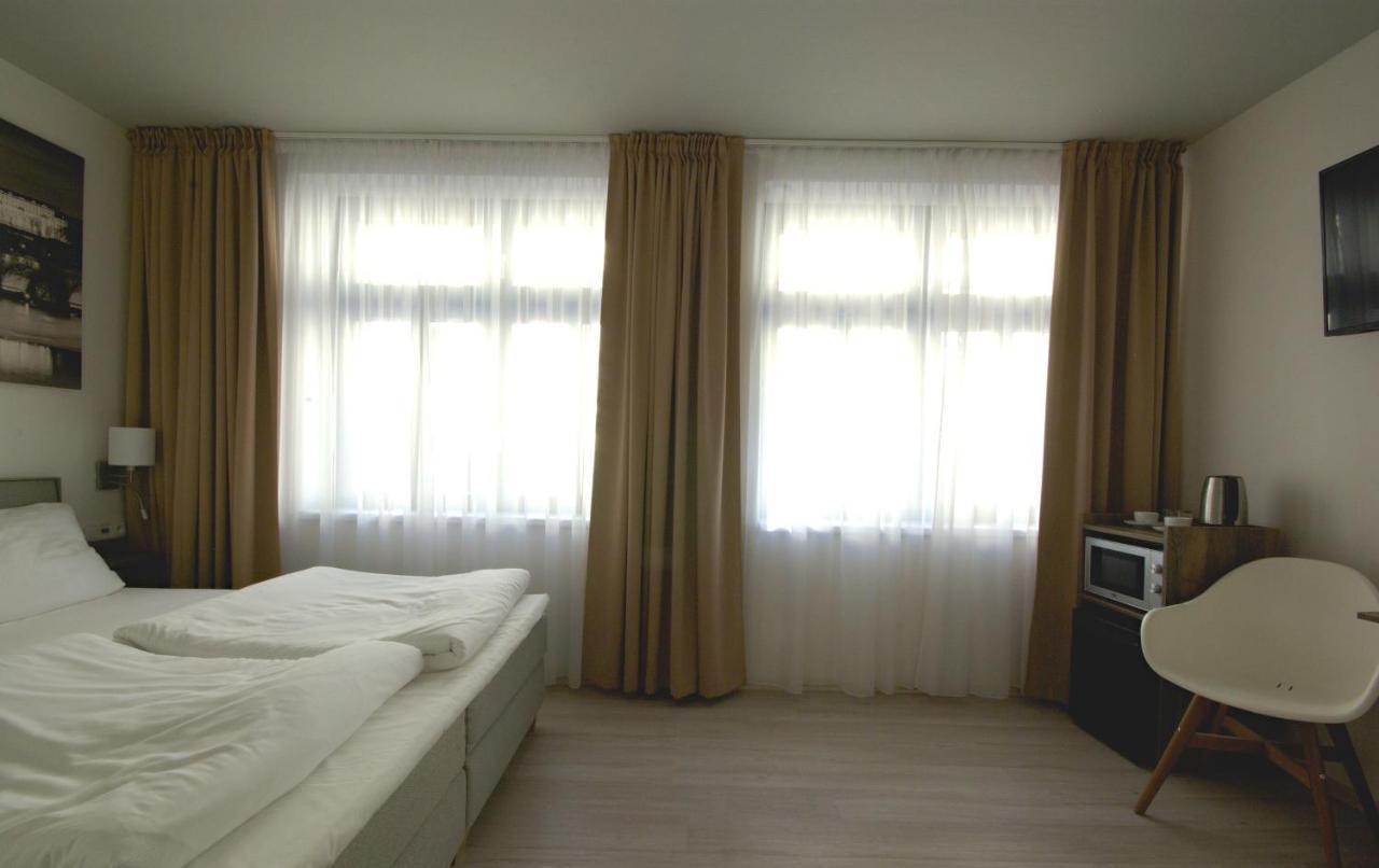 Adeba Hotel Praha Bagian luar foto
