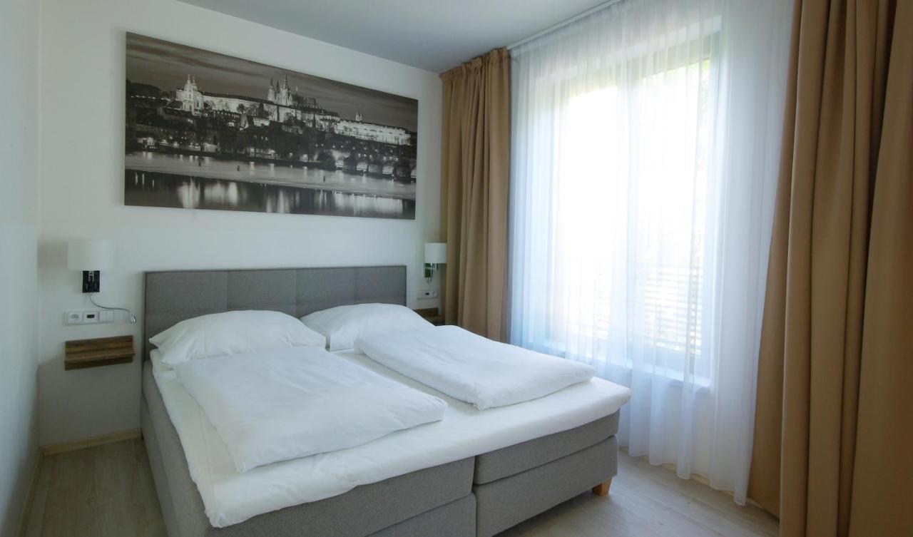 Adeba Hotel Praha Bagian luar foto