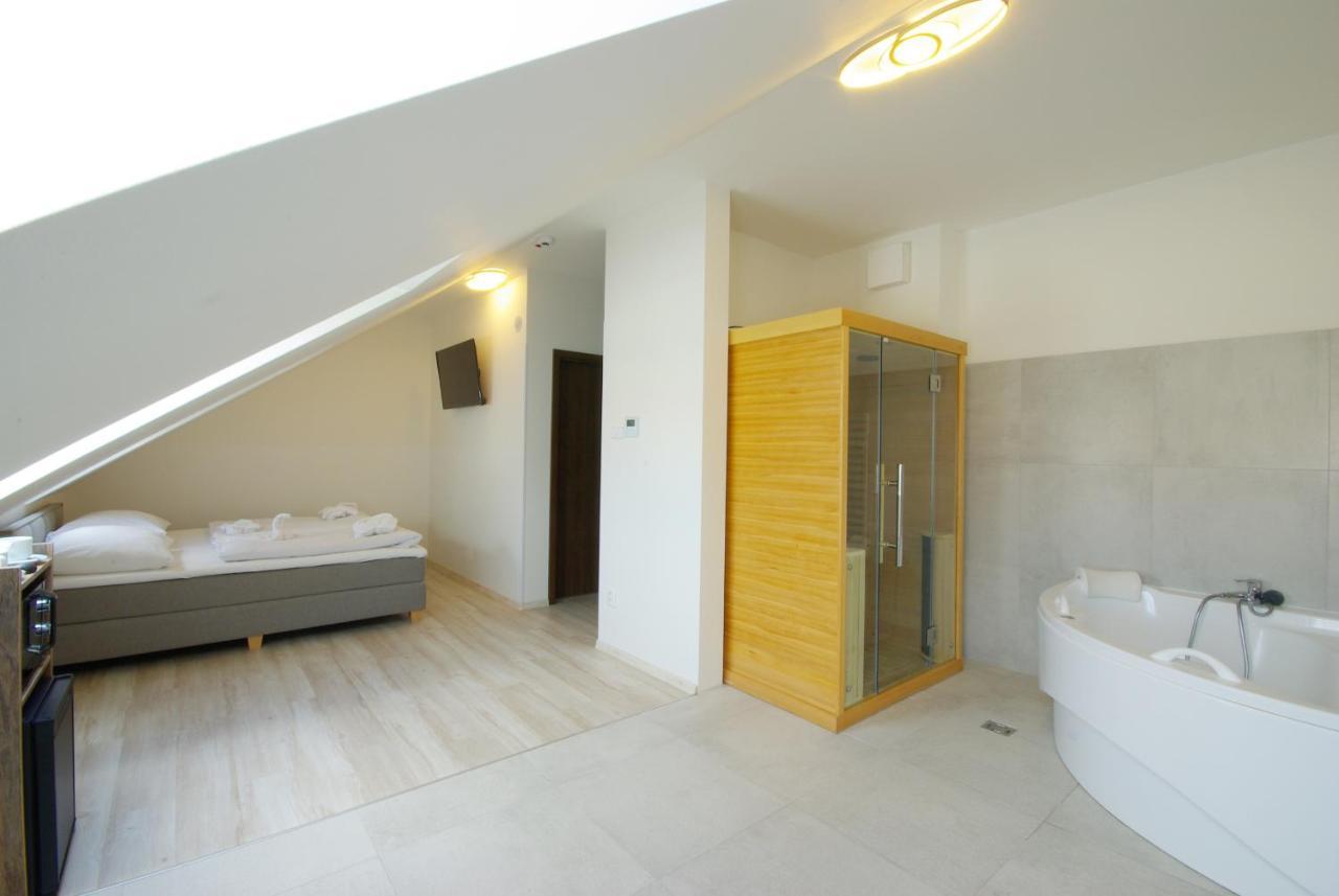 Adeba Hotel Praha Bagian luar foto