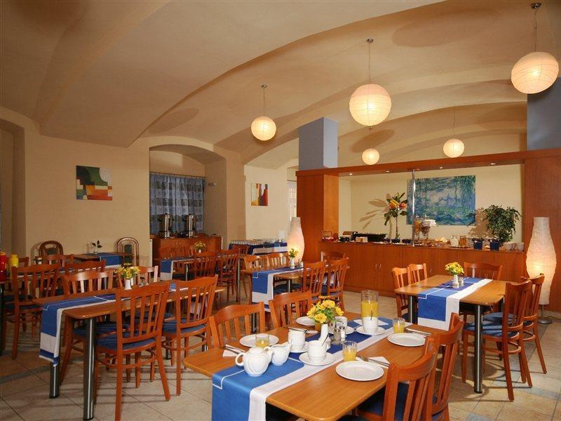Adeba Hotel Praha Bagian luar foto