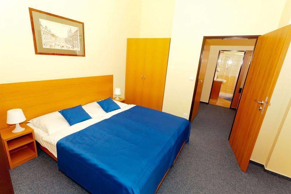 Adeba Hotel Praha Bagian luar foto