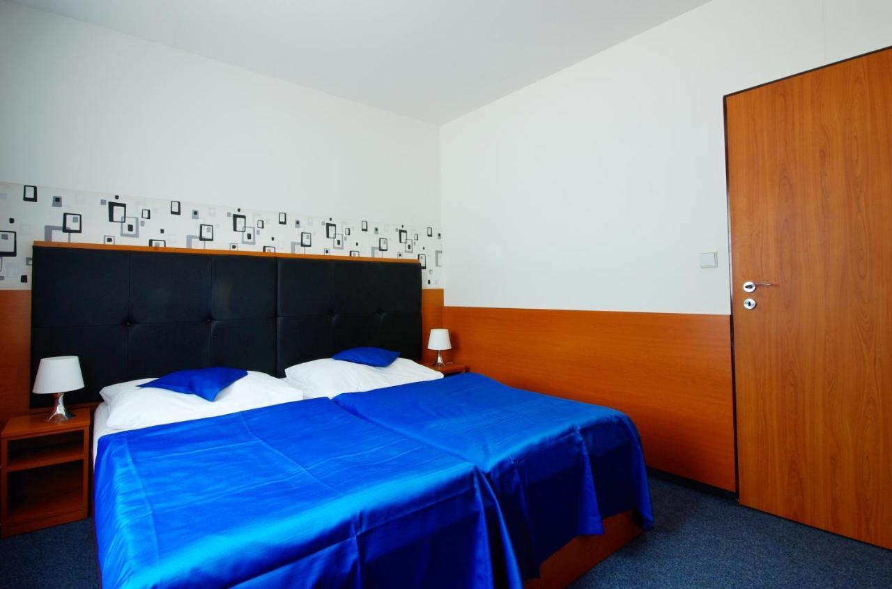 Adeba Hotel Praha Bagian luar foto