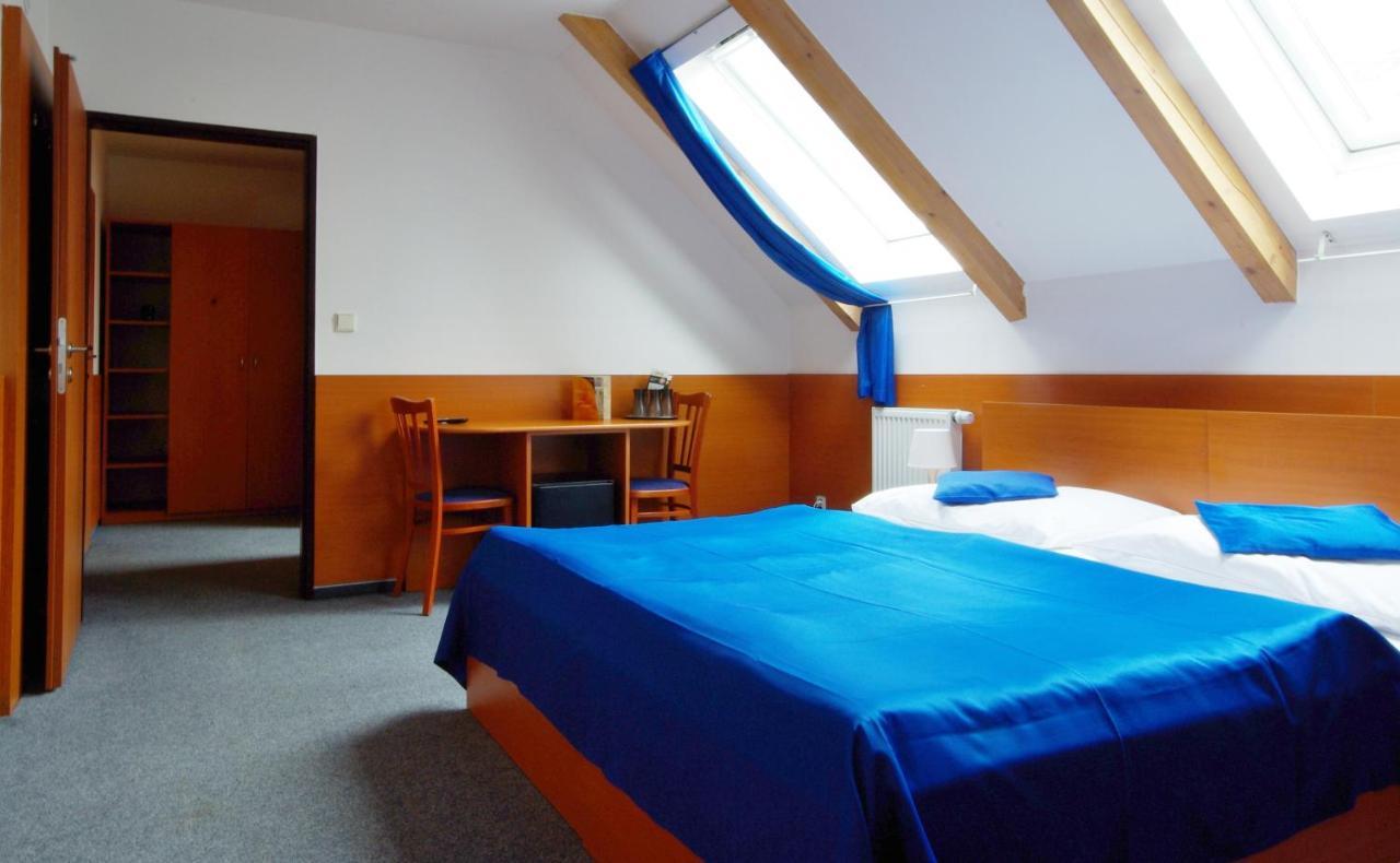 Adeba Hotel Praha Bagian luar foto