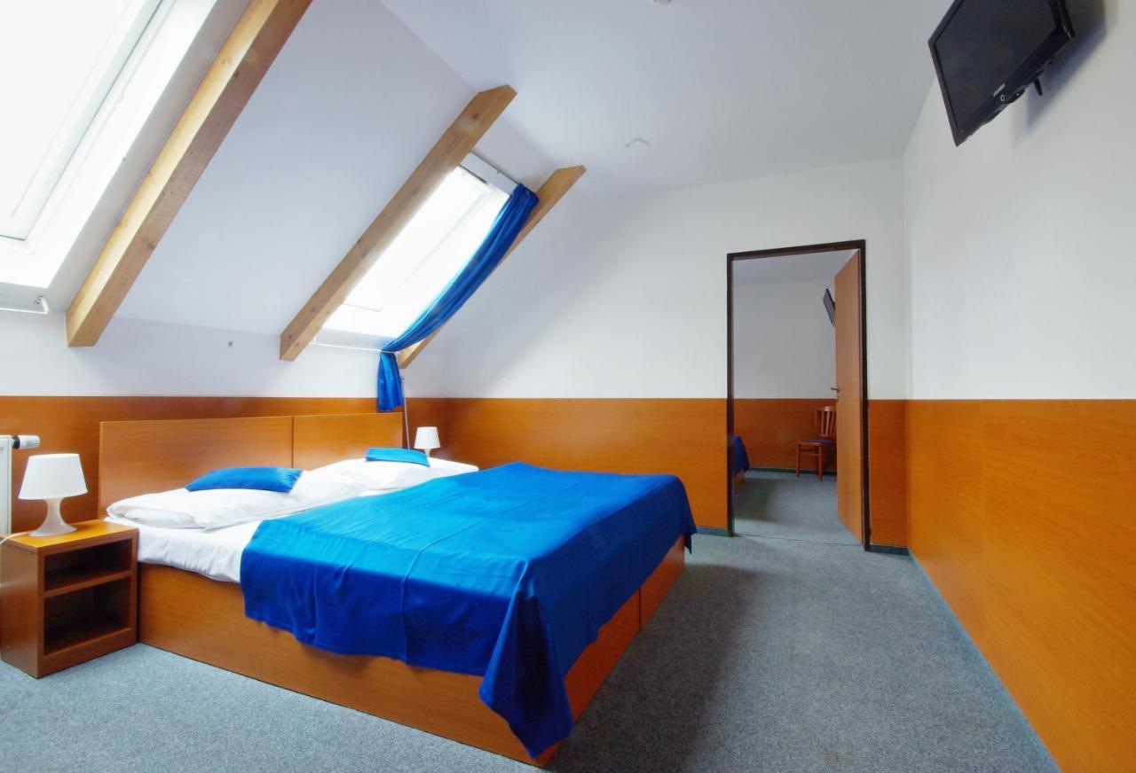 Adeba Hotel Praha Bagian luar foto