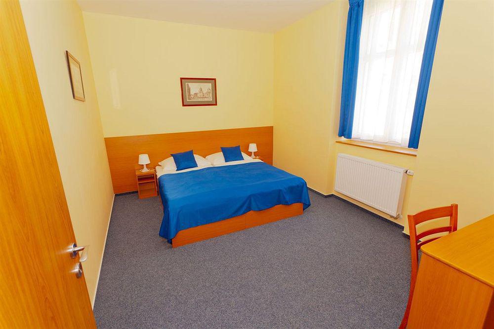 Adeba Hotel Praha Bagian luar foto