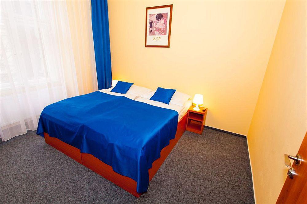 Adeba Hotel Praha Bagian luar foto
